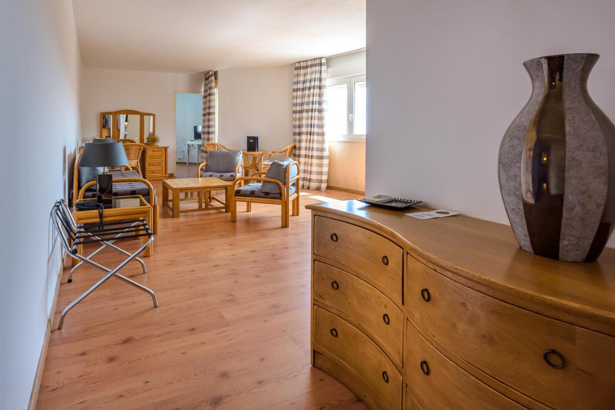 Hotel Le Tilbury ปอร์โต-เวคคีโอ ภายนอก รูปภาพ