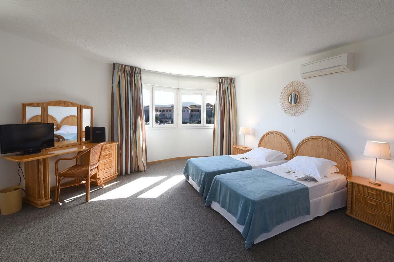 Hotel Le Tilbury ปอร์โต-เวคคีโอ ภายนอก รูปภาพ